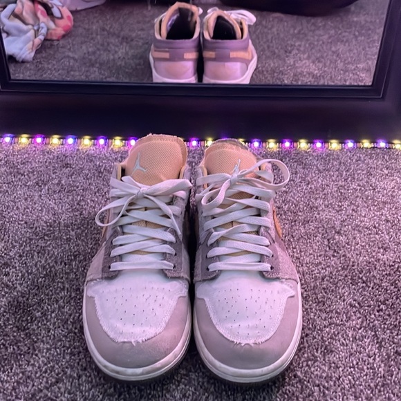 2023 Air Jordan 1 Low SE Craft 'Inside Out Taupe Haze' - Picture 2 of 4